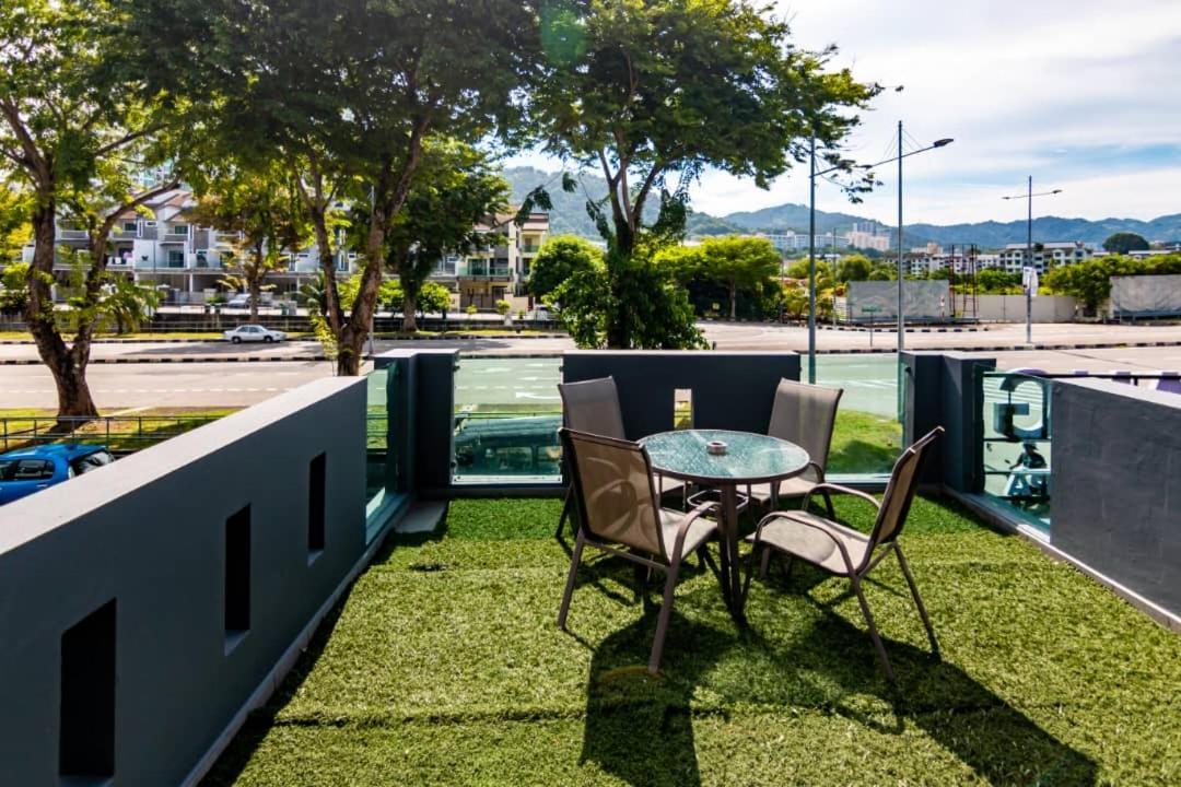 The Best Hotel In Bayan Lepas - The Lov Penang Εξωτερικό φωτογραφία